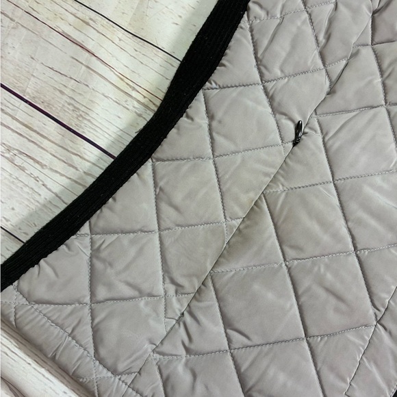 Women’s Large Sleeveless Andrew Marc Gray Quilted Vest Black Ribbed Stretch Trim - Picture 5 of 14